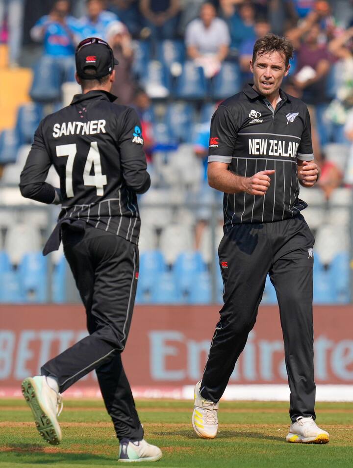 কেকেআর ছেড়ে দিয়েছে টিম সাউদিকেও (Tim Southee)। কিউয়ি অভিজ্ঞ এই পেসার হতে পারেন যে কোনও দলের সম্পদ। তাই তাঁকে নিয়েও চলতে পারে নিলাম টেবিলে টানাটানি।