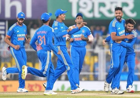 আগামী ১ ডিসেম্বর পাঁচ ম্য়াচের টি-টোয়েন্টি সিরিজের চতুর্থ ম্য়াচে খেলতে নামবে ২ দল। সেই ম্য়াচ জিতলেই সিরি জিতে নেবে ভারত।