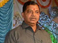 सीएम शिंदे को अपशब्द बोलने वाले मुंबई के पूर्व मेयर दत्ता दलवी गिरफ्तार, थाने पहुंचे संजय राउत