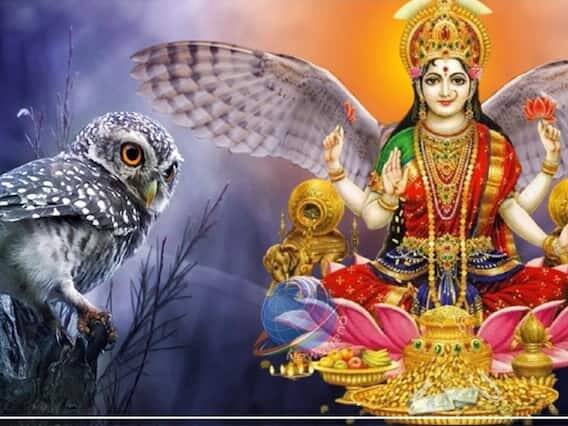 अन्‍न बर्बाद करने वालों से भी मां लक्ष्‍मी नाराज रहती हैं. भोजन की बर्बादी करना मां अन्‍नपूर्णा और मां लक्ष्‍मी का अपमान करना है. जिन घरों में अन्न का अपमान होता है वहां जल्द ही दरिद्रता आने लगती है.