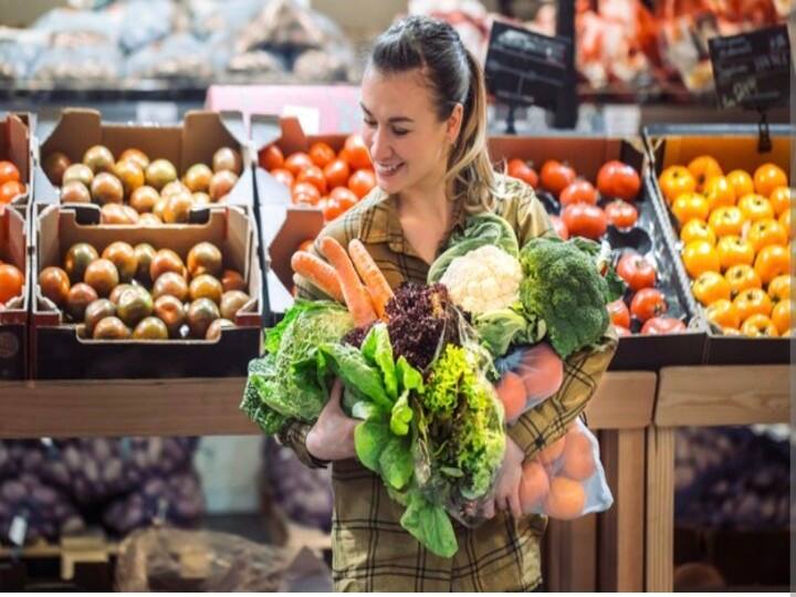 food tips seasonal vegetables and fruits benefits know prevention before eating कहीं आप भी तो नहीं खरीद रहे पूरे हफ्ते की सब्जी एक साथ, अगर हां, तो हो जाइए सावधान, हो सकता है बेहद 'खतरनाक'