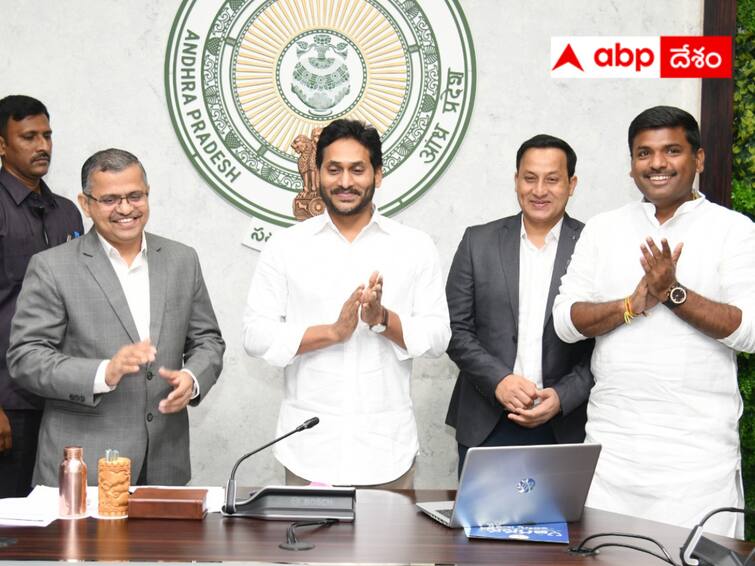 CM Jagan said that six lakh jobs will be created through the establishment of industries AP CM Jagan : 13 లక్షల కోట్ల పెట్టుబడులు 6 లక్షల ఉద్యోగాలు - ఏపీ సీఎం జగన్  కీలక ప్రకటన