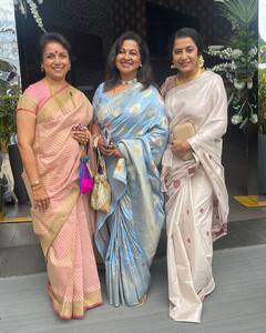 Radikaa Sarathkumar Photos : இவ்வளவு லக்கேஜா? ஜாலியாக வெளியூருக்கு கிளம்பிய ராதிகா சரத்குமார்!