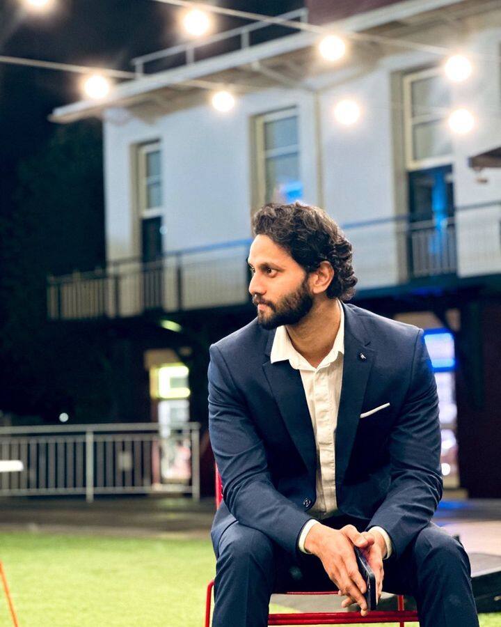 सिद्देशसोबतचे रोमँटिक फोटो अभिनेत्रीने शेअर केले आहेत. फोटो शेअर करत तिने लिहिलं आहे,
