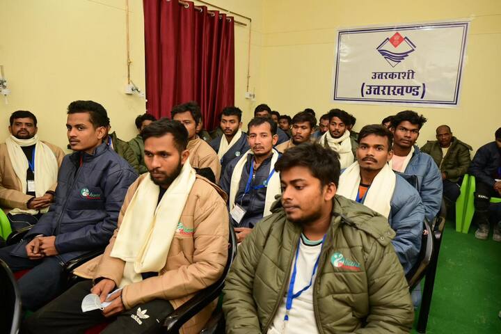 बोगद्यातून बाहेर काढण्यात आलेल्या मजुरांवर सध्या रुग्णालयात उपचार सुरु आहेत. (Image Source : PTI)