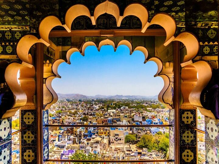 पैकेज के शुल्क की बात करें तो यह ऑक्यूपेंसी के हिसाब से देना होगा. सिंगल ऑक्यूपेंसी में आपको 63,200 रुपये प्रति व्यक्ति, डबल ऑक्यूपेंसी में 46,800 रुपये प्रति व्यक्ति और ट्रिपल ऑक्यूपेंसी में आपको 45,300 रुपये प्रति व्यक्ति के हिसाब से देना होगा.