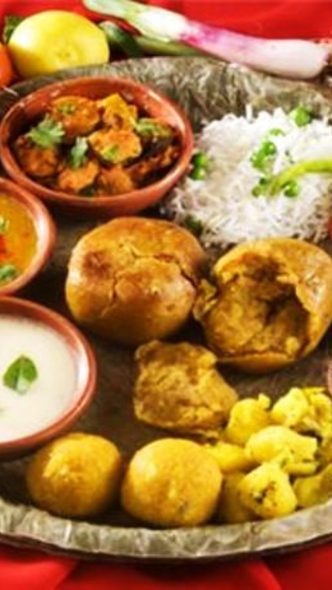 मध्य प्रदेश घूमने जा रहे हैं तो चलिए हम आपको खाने की कुछ
