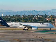 पति-पत्नी की लड़ाई ने लुफ्थांसा विमान को दिल्ली एयरपोर्ट पर इमरजेंसी लैंडिंग के लिए किया मजबूर, जानें क्या है पूरा मामला 