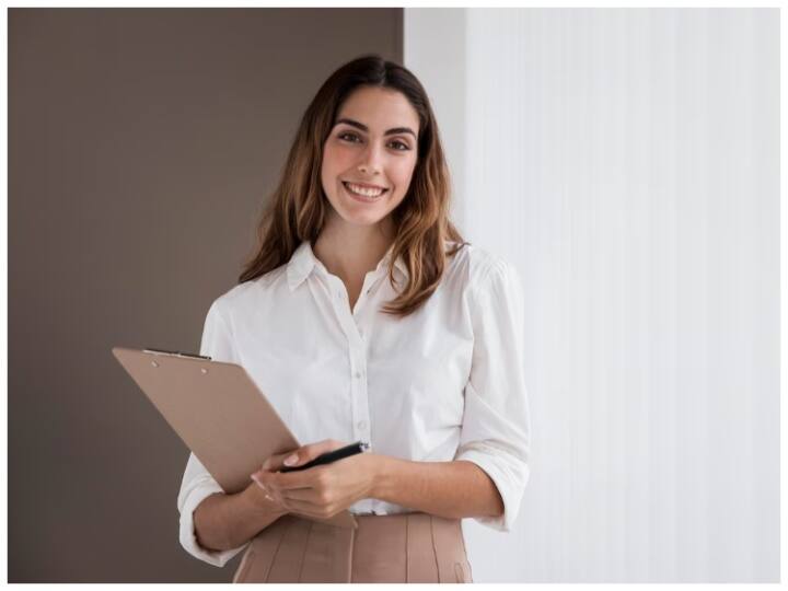 जूनियर असिस्टेंट मैनेजर पद के लिए कम से कम 60 परसेंट मार्क्स के साथ बैचलर डिग्री लिए कैंडिडेट अप्लाई कर सकते हैं. ईएसएम पद के लिए ग्रेजुएशन पास आवेदन कर सकते हैं. एज लिमिट 20 से 25 साल है.