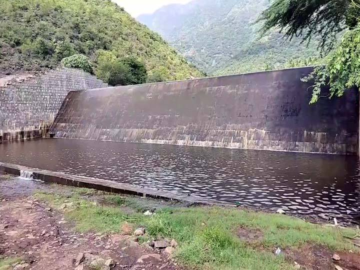 Theni: Due to the leakage of water from the Bachilai Nakshi Amman dam, which has been in operation for more than 18 years, it is a pity that water cannot be stored. தேனி: 18 ஆண்டுகள் ஆச்சு; ஒரு மாதம் கூட தாக்குபிடிக்கல - பச்சிலை நாட்சி அம்மன் அணைக்கட்டுக்கு என்ன தீர்வு?