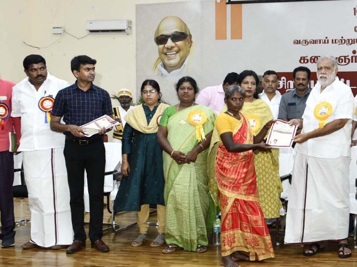 கலைஞர் நூற்றாண்டு விழா; பெரியகுளத்தில் 1,360 பயனாளிகளுக்கு வீட்டுமனைப் பட்டா வழங்கிய அமைச்சர்