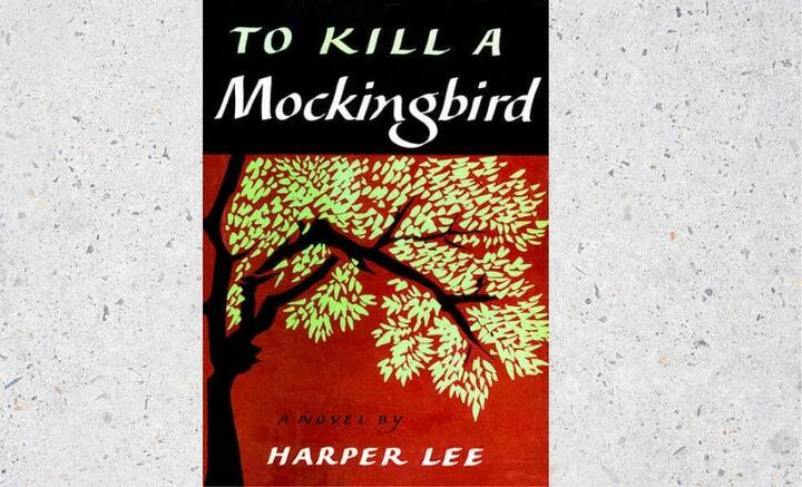 টু কিল আ মকিং বার্ড: একটিমাত্র বই প্রকাশিত হয়েছিল হার্পার লি-র। সেই একটি সৃষ্টিই অমর করে রেখেছে তাঁকে। ১৯৬০ সালে প্রকাশিত বইটিতে আমেরিকার সমাজে বিরাজমান বর্ণবাদ, জাতিবাদকে দেখানো হয়েছে ছোট্ট বালিকার নজর দিয়ে। ১৯৬১ সালে বইটির জন্য পুলিৎজার পুরস্কারও পান লি।