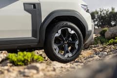 New Renault Duster 2024: नई रेनॉ डस्टर 2024 की झलक देखी क्या? नहीं, तो यहां देख लीजिये