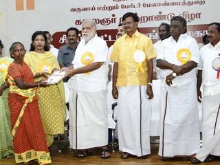 கலைஞர் நூற்றாண்டு விழா; பெரியகுளத்தில் 1,360 பயனாளிகளுக்கு வீட்டுமனைப் பட்டா வழங்கிய அமைச்சர்