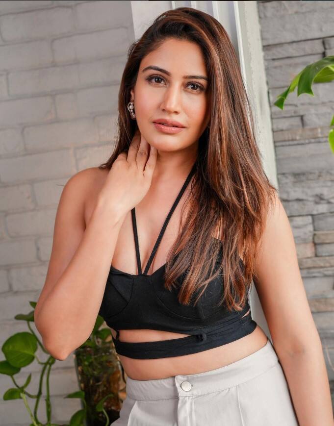 सुरभि चंदना को इश्कबाज में लीप के बाद नकुल मेहता की मां का किरदार निभाना था, जिसे वो नहीं करना चाहती थीं. इसके बाद उन्होंने शो को अलविदा कह दिया था.