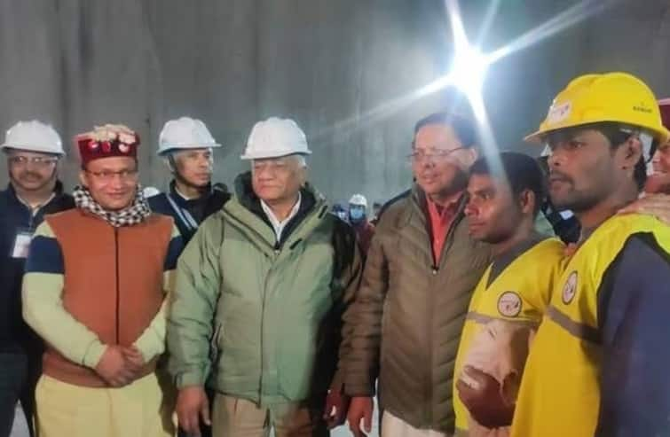 Uttarakhand Tunnel Rescue updates: tunnel rescue operation what is salary of 41 workers trapped in silkyara tunnel how laborer family reached uttarkashi Tunnel Rescue: ગરીબીના પહાડ નીચે દબાયેલા છે શ્રમિકા, સિલ્કયારા ટનલમાં કામ કરવા માટે મળી રહ્યો હતો 18,000 રૂ. પગાર