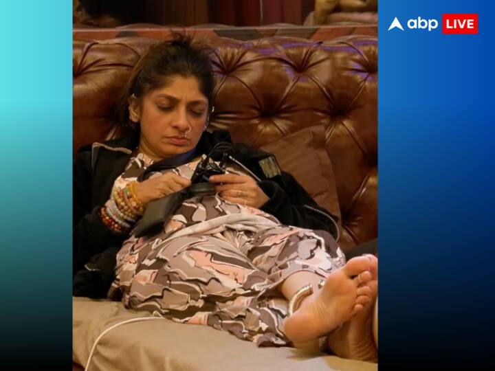 जिग्ना वोरा ने हाल ही में कहा कि 'जब मैं बिग बॉस के घर अंदर आ रही थी तो तब कई सारे ब्लड टेस्ट हुए थे. मैंने भी अपना प्रेग्नेंसी टेस्ट किया था इसलिए मेरे लिए भी ये शॉकिंग था'.