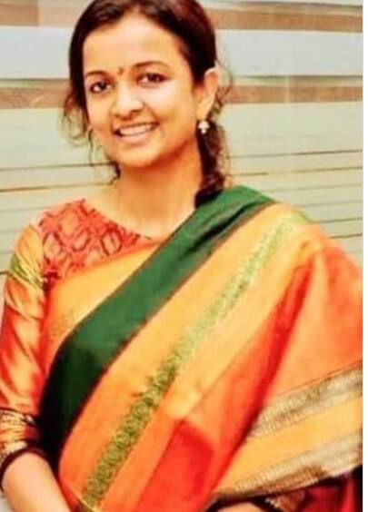 நடிகர் மற்றும் அமைச்சர் உதயநிதி ஸ்டாலினின் மனைவி இயக்குநர் கிருத்திகா உதயநிதி.