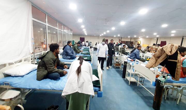 यावेळी पंतप्रधान मोदींनी मुख्यमंत्र्यांकडून कामगारांच्या आरोग्याची माहिती घेतली. कामगारांची आरोग्य तपासणी केली जाईल, असं मुख्यमंत्री धामी यांनी पंतप्रधान मोदींना सांगितलं. (Image Source : PTI)