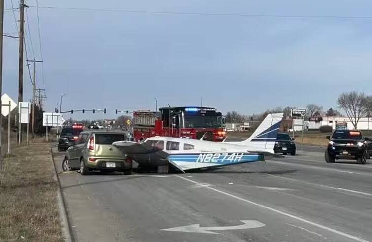 Watch: The car was going on the highway in America, the plane hit it from behind and then... Watch: અમેરિકામાં હાઈવે પર જતી કારને વિમાને પાછળથી મારી ટક્કર અને પછી.....