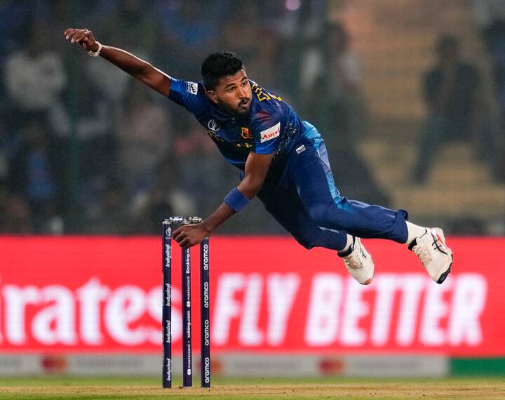 শ্রীলঙ্কার বিশ্বকাপ অভিযান খুব একটা ভাল না গেলেও দুরন্ত ছন্দে ছিলেন দিলসান মাদুশঙ্কা (Dilshan Madushanka)। ২১ উইকেট নেওয়া লঙ্কার বাঁ-হাতি পেসার হতে উঠতে পারেন যে কোনও দলের অস্ত্র।