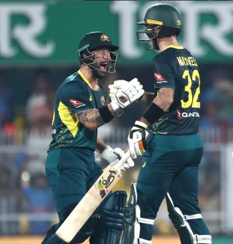 জবাবে ব্যাট করতে নেমে ম্যাক্সওয়েল-হেডের ৯১ রানের পার্টনারশিপের ওপর ভর করে জয় ছিনিয়ে নেয় অজিরা। সিরিজে ২-১ ব্য়বধানে পিছিয়ে এই মুহূর্তে ব্যাগি গ্রিনরা।