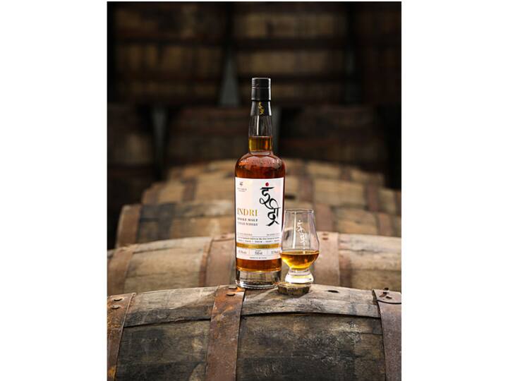 इंद्री भारत की अपनी स्वदेशी ब्रांड है. सिंगल मॉल्ट ये व्हिस्की किसी भी मामले में किसी स्कॉटिश व्हिस्की से कम नहीं है. इसे देश दुनिया में कई अवार्ड भी मिल चुके हैं.