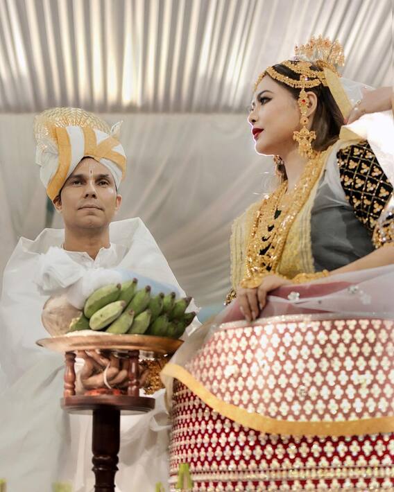 Randeep Hooda Wedding Album: एक्टर रणदीप हुड्डा ने मैतई रस्मों रिवाज से रचाई शादी, पोलाई पहने सोने के गहनों से लदीं थीं दुल्हन लिन लैशराम, देखें वेडिंग एलबम