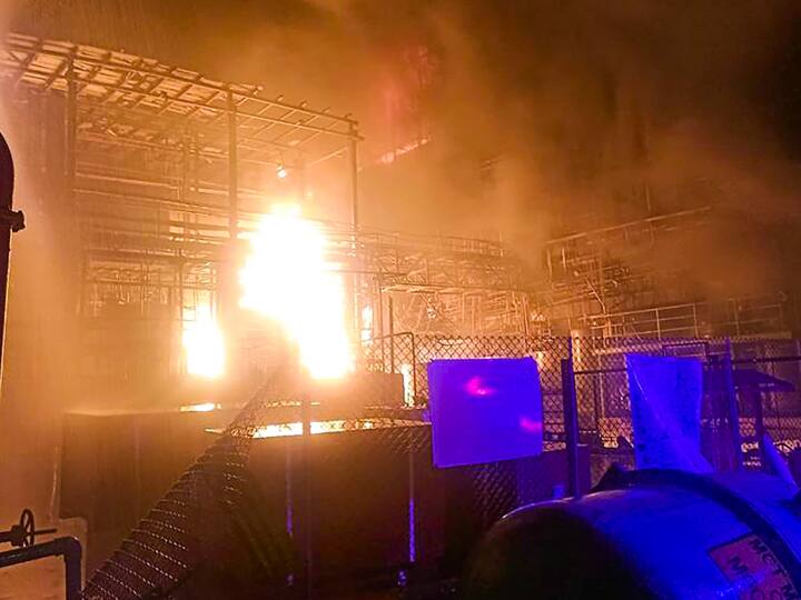 Ather Industries Fire in Surat Blast seven workers died 24 are undergoing treatment in Gujarat Surat Blast: गुजरात के सूरत में एथर कंपनी में ब्लास्ट के बाद सात मजदूरों की दर्दनाक मौत, 24 का इलाज जारी
