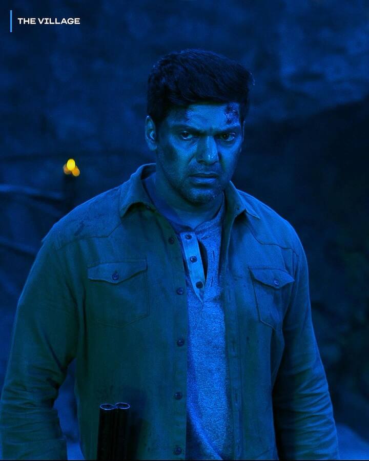 மில்லிந்த் ராவ் இயக்கத்தில் ஆர்யா நடிப்பில் உருவாகி இருக்கும் புதிய தொடர் தி வில்லேஜ்.