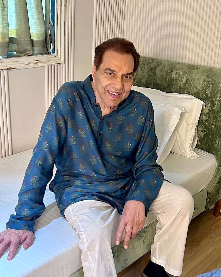 धर्मेंद्र ने 60s के दौर में बॉलीवुड इंडस्ट्री में कदम रखा था और कमाल की बात है कि वह आज भी फिल्मों में एक्टिव हैं. इसी साल वह रणवीर सिंह और आलिया भट्ट की 'रॉकी और रानी की प्रेम कहानी' में नजर आए थे.