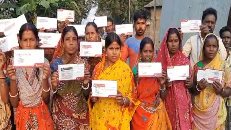 east burdwan: numerous bank accounts have been opened in Khandhghose without the knowledge of the customer East Burdwan: ভূতুড়ে এটিএম কার্ড! খণ্ডঘোষে গ্রাহকের অজান্তেই খোলা হয়েছে অসংখ্য ব্যাঙ্ক অ্যাকাউন্ট