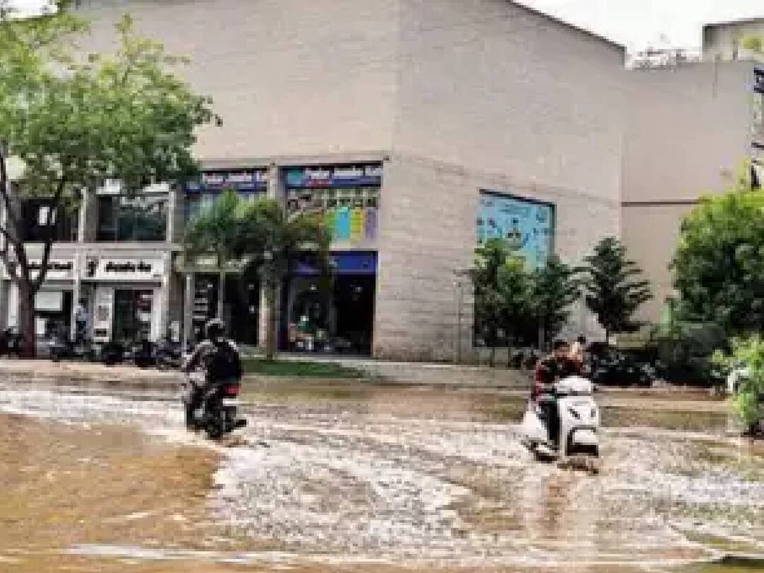 Heavy Rain: மழைக்கு ஒதுங்கும்போது பத்திரம் மக்களே! - சென்னையில் இருவர் உயிரிழப்பு!