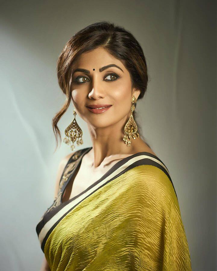 ‘मैं खिलाडी तू अनाडी’ या चित्रपटाच्या शूटिंगदरम्यान अक्षय कुमार आणि शिल्पा शेट्टीचे प्रेम फुलले. मात्र, हे नाते फार काळ टिकले नाही. त्यांच्या नात्याची जितकी चर्चा झाली, तितकीच त्यांच्या ब्रेकअपचीही चर्चा झाली.