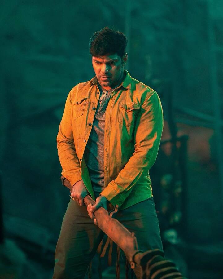 இதனையடுத்து ஆர்யா, அந்த தொடரிலிருந்து சில புகைப்படங்களை தனது இன்ஸ்டா பக்கத்தில் பதிவிட்டுள்ளார்.