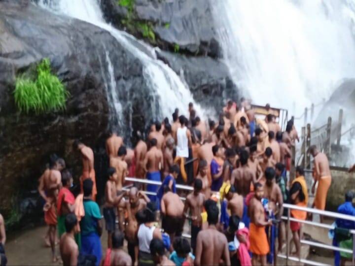 அருவியில் குவியும் ஐயப்ப பக்தர்கள்..!