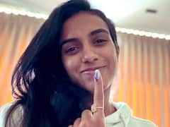 बैडमिंटन प्लेयर पीवी सिंधु ने भी किया मतदान, पढ़ें फोटो शेयर कर क्या लिखा कैप्शन