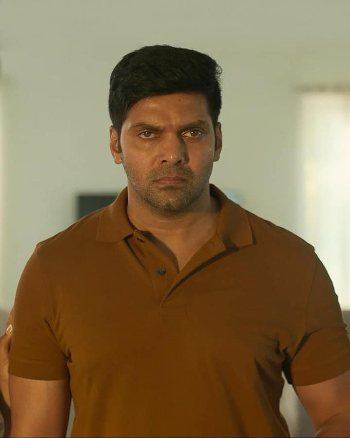 இந்த தொடருக்கு ஜில் ஜங் ஜக் படத்தின் இயக்குநர் தீரஜ் வைதி மற்றும் தீப்தி கோவிந்தராஜன் iணைந்து திரைக்கதை எழுதியுள்ளனர்.