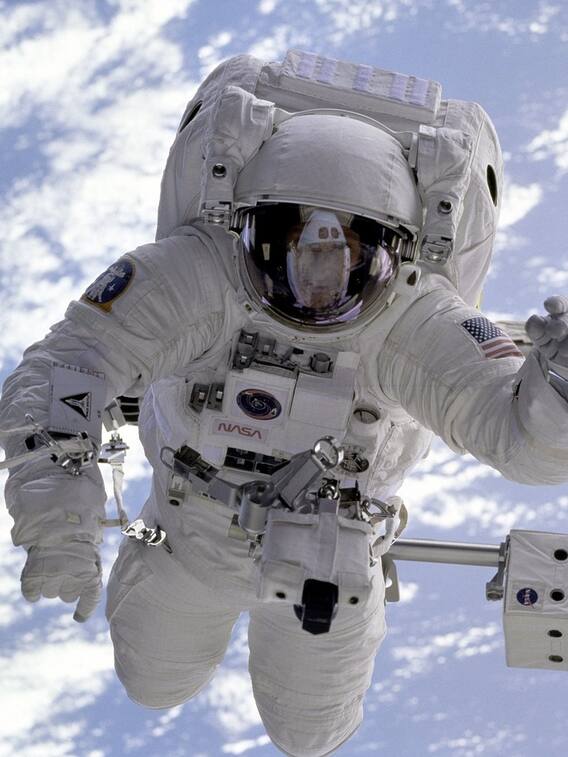 स्पेस में अंतरिक्ष यात्री की 2 इंच बढ़ जाती है हाइट!