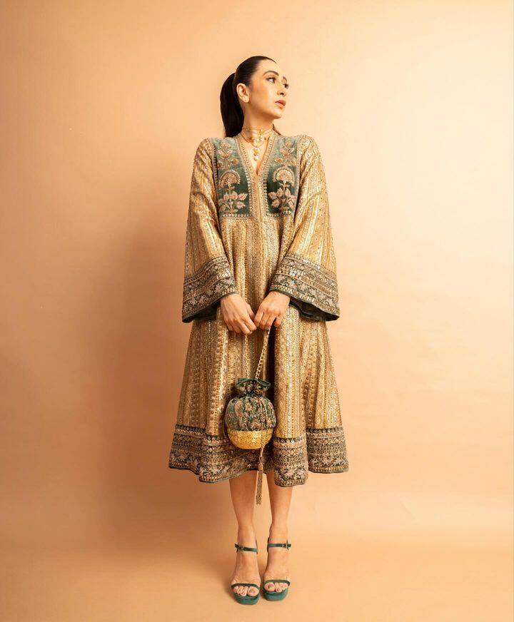 आजघडीला करिश्मा मनोरंजन विश्वात सक्रिय नसली तरी, तिची प्रसिद्धी जराही कमी झालेली नाही. अभिनेत्रीने तिच्या शानदार कारकिर्दीत एकापेक्षा एक हिट चित्रपट दिले, ज्यामुळे करिश्मा आजही तिच्या चाहत्यांच्या हृदयावर अधिराज्य गाजवते.