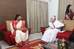 Pune News : देशाच्या आजी-माजी महिला राष्ट्रपतींची पुण्यात अनोखी भेट; पाहा फोटो