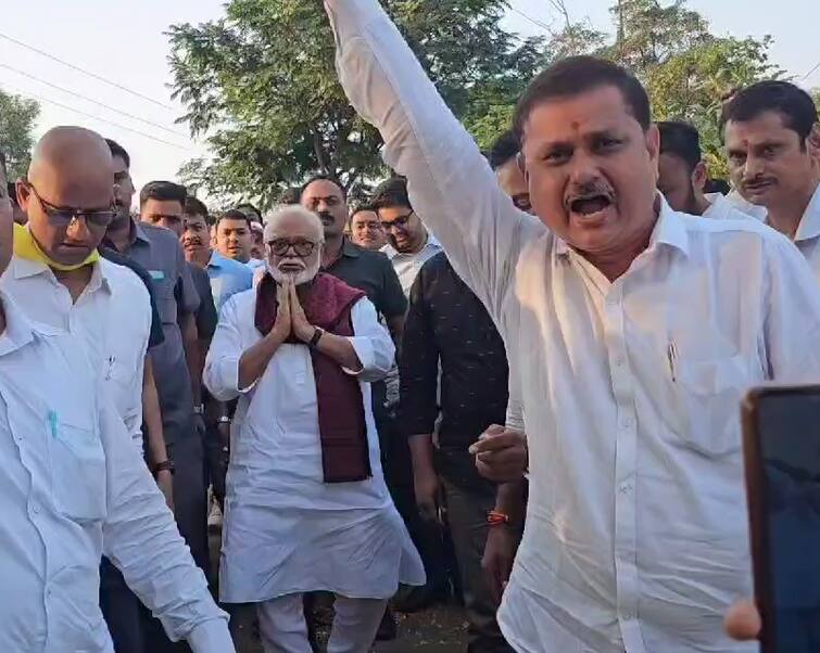 Shahapur Mumbai Minister Chhagan Bhujbal visit to OBC Protest said that is why  the central government does not conduct a caste wise census of OBC detail marathi news  म्हणून केंद्र सरकार ओबीसींची जातनिहाय जनगणना करत नाही, भुजबळांचे गंभीर आरोप 