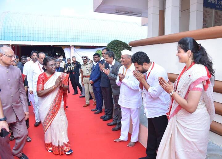 या महाप्रसादात करडीची भाजी, मोड आलेली मटकी,  वरण-भात आणि साधी चपाती यांचा समावेश होता.(Photo Credit : PTI)