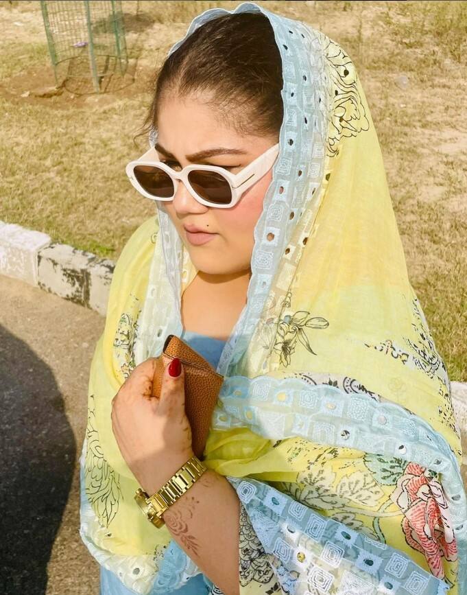 ਇਸਦਾ ਫਾਇਦਾ ਆਪਾ ਨੂੰ ਹੀ ਆ.. ਤੁਸੀ ਬੱਸ ਗਾਣਿਆ ਦਾ ਆਨੰਦ ਮਾਣੋ,ਸਵਾਦ ਲਵੋ... ਪਲੀਜ਼ ਮੇਰੇ ਕਰਕੇ ਨਾ ਲੜੋ ਕਮੈਂਟਾ ਵਿੱਚ...ਖਾਸ ਕਰ ਉਹ ਲੋਕ ਜੋ ਕਿਸੇ ਕੁੜੀ ਦੇ ਸਰੀਰ ਤੋਂ ਉੱਪਰ ਕੁਝ ਸੋਚ ਹੀ ਨਹੀਂ ਸਕਦੇ। ਇਹ ਮੋਟੀ ਆ ਇਹ ਪਤਲੀ ਆ ਇਹ ਸੋਹਣੀ ਆ ਇਹ ਕਾਲੀ ਆ...ਇਹੋ ਜਿਹੇ ਛੋਟੀ ਸੋਚ ਵਾਲਿਆਂ ਨਾਲ ਤੁਸੀ ਖੈਬੜੋ ਨਾਂ... ਵੇਖੋ ਗਾਇਕਾ ਦਾ ਇਹ ਵੀਡੀਓ ਜੋ oopstvpunjabi ਉੱਪਰ ਸ਼ੇਅਰ ਕੀਤਾ ਗਿਆ ਹੈ।