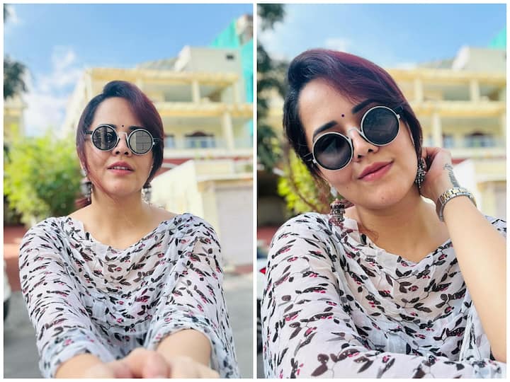 Anasuya Bharadwaj Photos: అనసూయ భరద్వాజ్ రౌండు కళ్లద్దాలతో ప్రత్యక్షమైంది. సరికొత్తగా కనిపించింది.