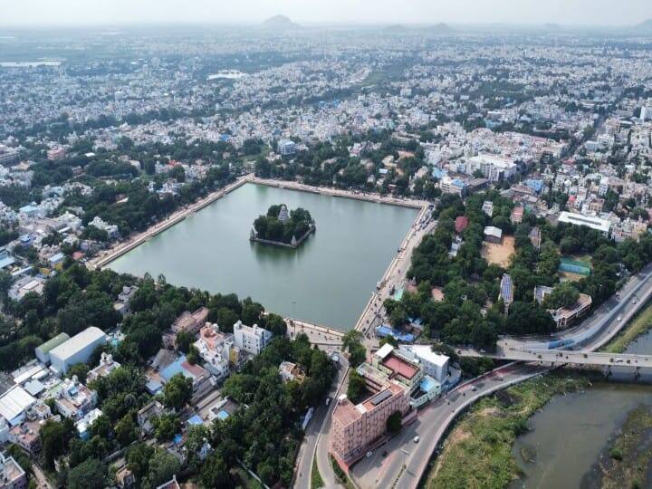 மதுரையின் புகழ்பெற்ற அடையாளங்களில் ஒன்றாக திகழ்வது மதுரை வண்டியூர் மாரியம்மன் தெப்பக்குளம்.
