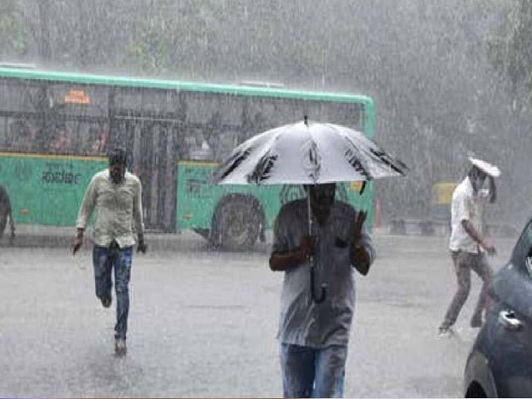 TN Rain Alert: 4 மாவட்டங்களுக்கு மிக கனமழை எச்சரிக்கை.. இன்னும் எத்தனை நாட்களுக்கு மழை நீடிக்கும்? Tamil Nadu is likely to receive heavy rains for the next 4 days due to a storm forming in the Bay of Bengal, the Meteorological Department said.tன் TN Rain Alert: 4 மாவட்டங்களுக்கு மிக கனமழை எச்சரிக்கை.. இன்னும் எத்தனை நாட்களுக்கு மழை நீடிக்கும்?