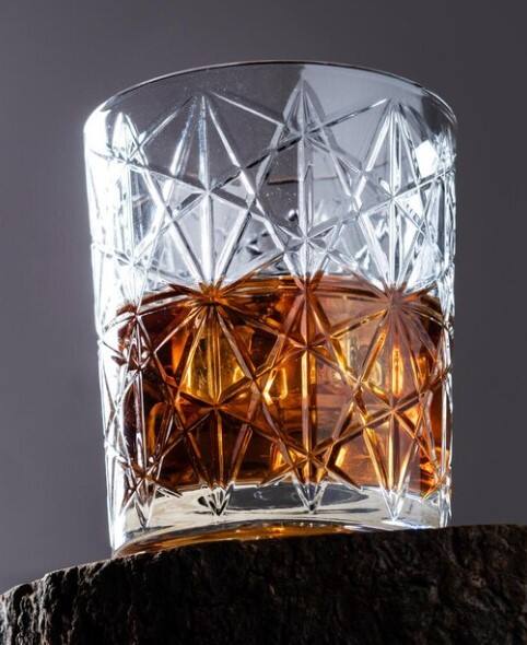 ਇਸ ਤੋਂ ਇਲਾਵਾ ਖਾਲੀ ਪੇਟ ਰੰਮ ਪੀਣ ਨਾਲ ਉਲਟੀ, ਦਸਤ, ਚੱਕਰ ਆਉਣਾ ਵਰਗੀਆਂ ਸਮੱਸਿਆਵਾਂ ਆਮ ਹੁੰਦੀਆਂ ਹਨ ਅਤੇ ਨਸ਼ਾ ਵੀ ਜਲਦੀ ਹੁੰਦਾ ਹੈ। ਇਸ ਲਈ ਰੰਮ ਦਾ ਸੇਵਨ ਕਰਨ ਤੋਂ ਪਹਿਲਾਂ ਕੁਝ ਹਲਕਾ ਖਾਣਾ ਹਮੇਸ਼ਾ ਬਿਹਤਰ ਹੁੰਦਾ ਹੈ।