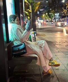 Nivetha Pethuraj Photos : மாலையும் கையுமாக கோயிலுக்கு சென்ற நடிகை நிவேதா பெத்துராஜ்!