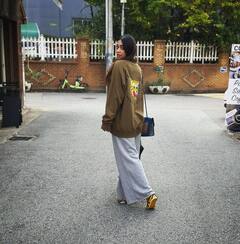 Nivetha Pethuraj Photos : மாலையும் கையுமாக கோயிலுக்கு சென்ற நடிகை நிவேதா பெத்துராஜ்!